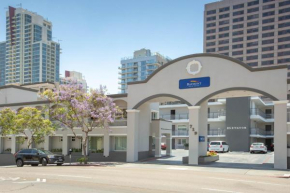 Отель Baymont Inn & Suites San Diego Downtown  Сан Диего